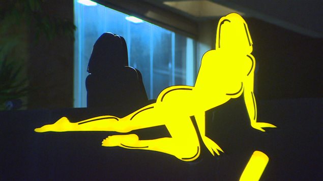L'enseigne lumineuse d'un super night club L'enseigne lumineuse d'un super night club
