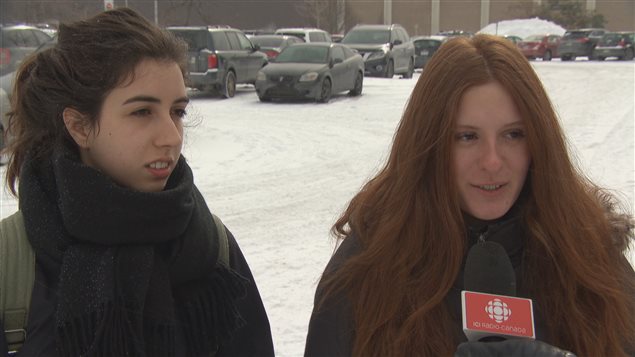 Anne-Marie Ouellet et Kelly Ouellet confirment que la violence sexuelle existe à l'Université de Sherbrooke Anne-Marie Ouellet et Kelly Ouellet confirment que la violence sexuelle existe à l'Université de Sherbrooke
