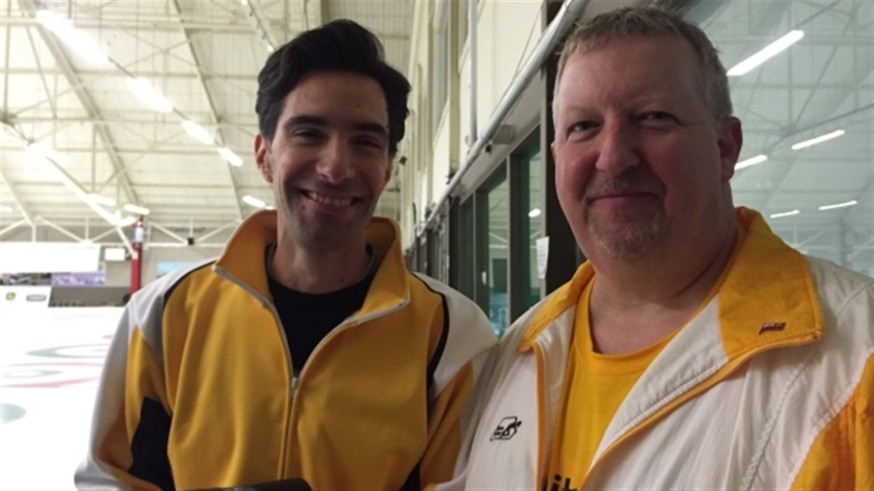 Joel Marcon et Rod Ingram, capitaines des équipes Manitoba 1 et 2, le 12 février 2016 au championnat canadien de curling gai à Winnipeg. Joel Marcon et Rod Ingram, capitaines des équipes Manitoba 1 et 2, le 12 février 2016 au championnat canadien de curling gai à Winnipeg.