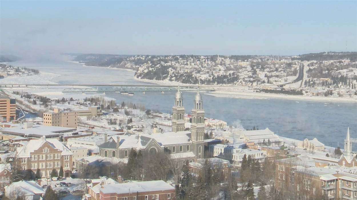 Le couvert de glace se fait plus rare sur la rivière Saguenay ICI