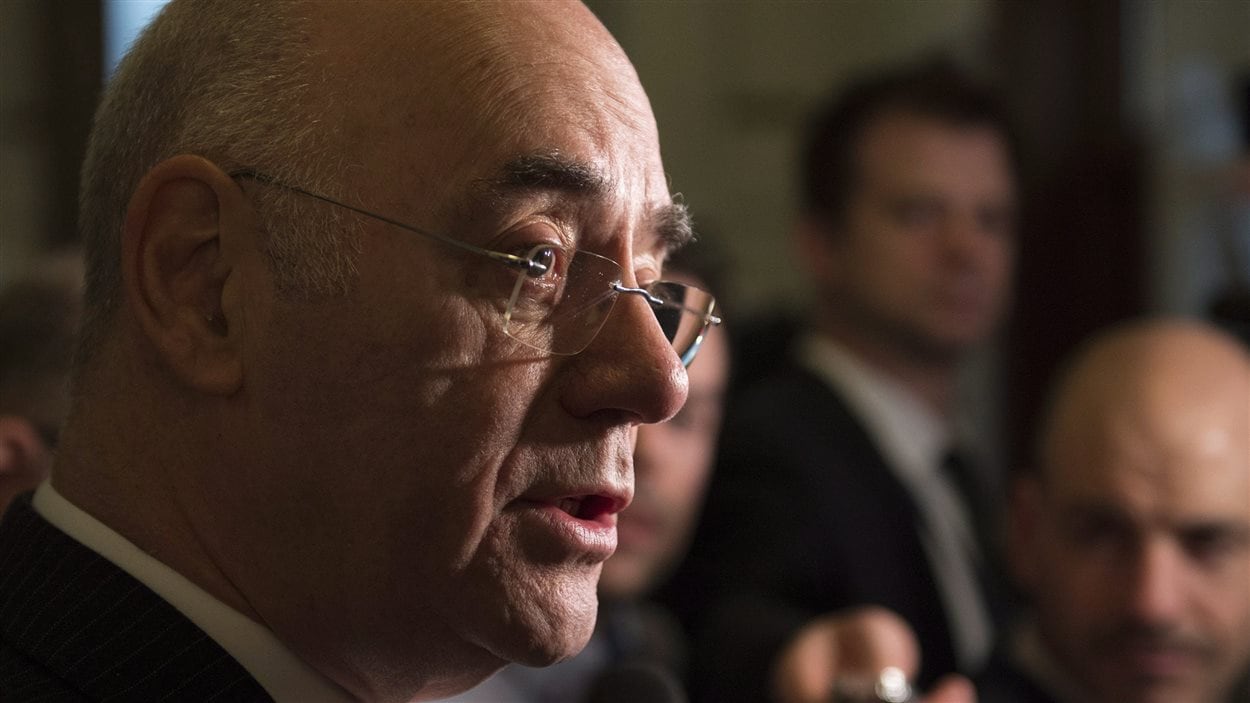 Le ministre Daoust dans une mêlée de presse à Québec Le ministre Daoust dans une mêlée de presse à Québec