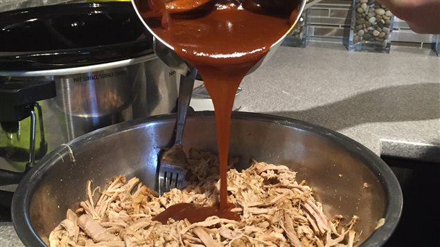 Sauce versée dans le porc Sauce versée dans le porc