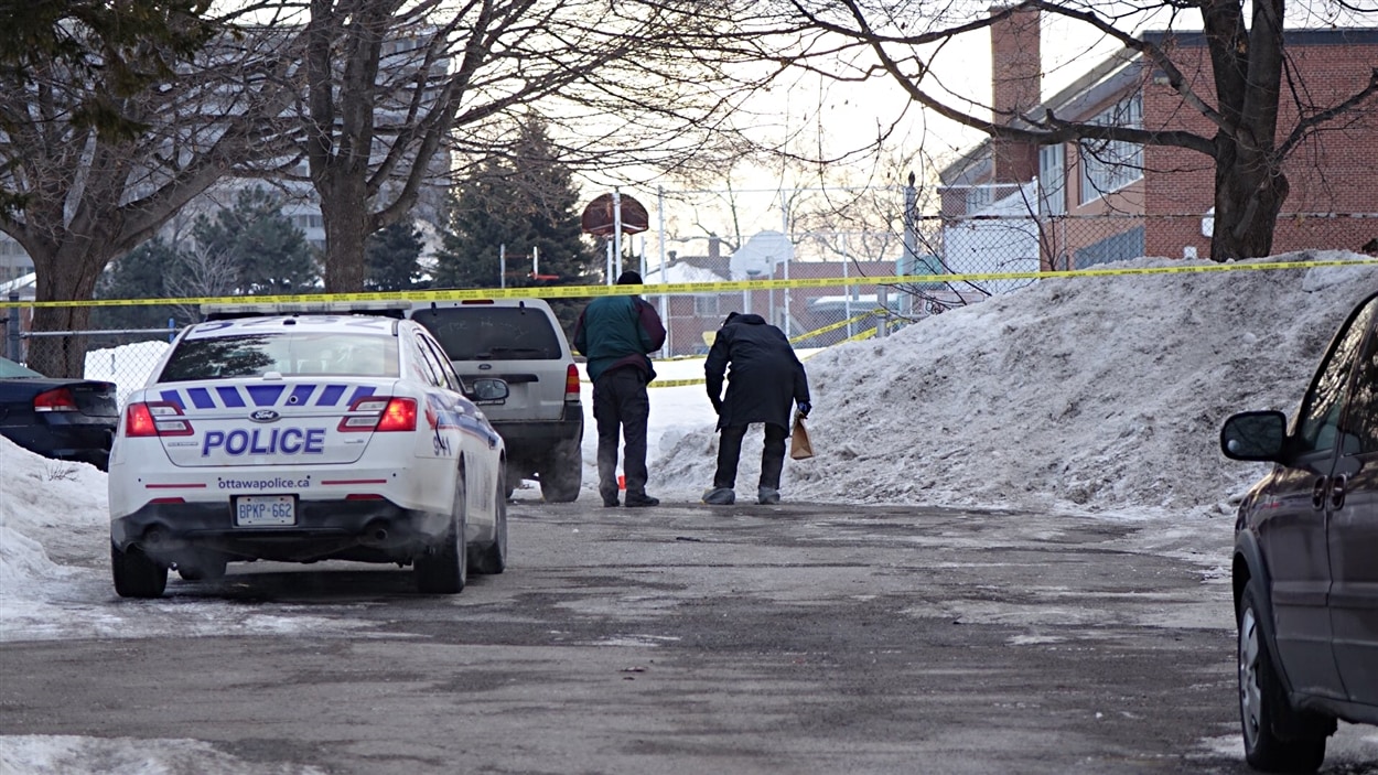 Le Service de police d'Ottawa poursuit son enquête sur le troisième meurtre de l'année. Le Service de police d'Ottawa poursuit son enquête sur le troisième meurtre de l'année.
