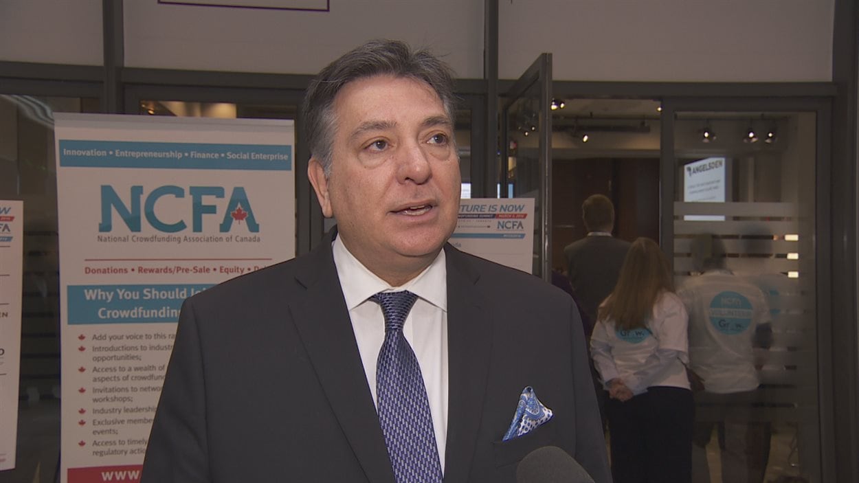 Le ministre ontarien des Finances, Charles Sousa Le ministre ontarien des Finances, Charles Sousa