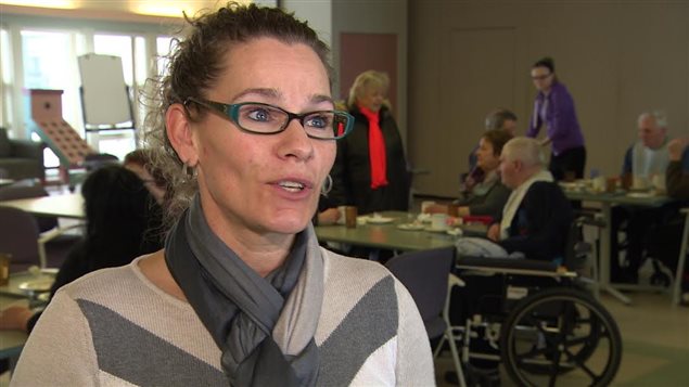 Originaire de l'Ontario, Lucie Reuvers occupe depuis deux ans le poste de directrice des soins à la Villa Youville. Originaire de l'Ontario, Lucie Reuvers occupe depuis deux ans le poste de directrice des soins à la Villa Youville.