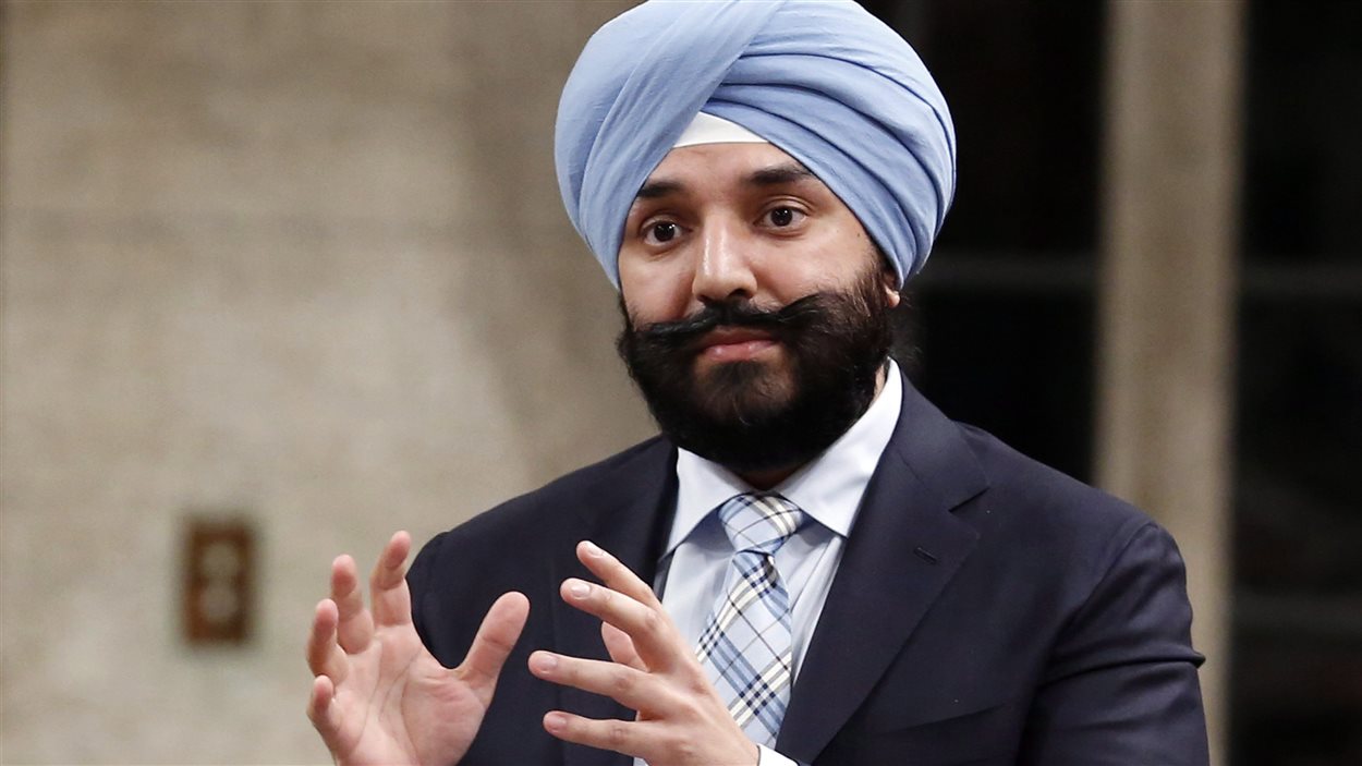 Le ministre de l'Innovation, des Sciences et du Développement économique, Navdeep Bains Le ministre de l'Innovation, des Sciences et du Développement économique, Navdeep Bains