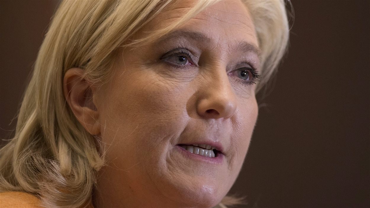Marine Le Pen en conférence de presse à Québec, dimanche Marine Le Pen en conférence de presse à Québec, dimanche