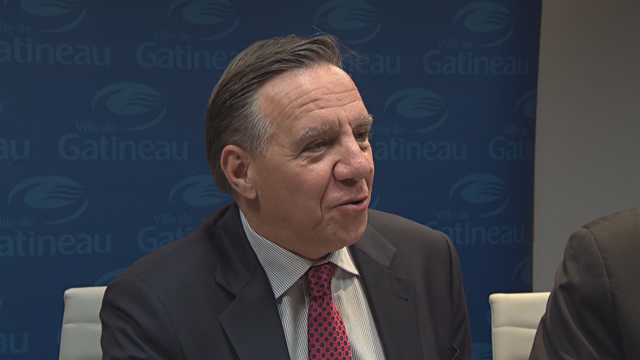 Le chef de la coalition avenir Québec (CAQ), François Legault est de passage en Outaouais. Le chef de la coalition avenir Québec (CAQ), François Legault est de passage en Outaouais.