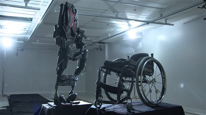 Les exosquelettes pour aider les personnes paraplégiques à améliorer leur condition physique
