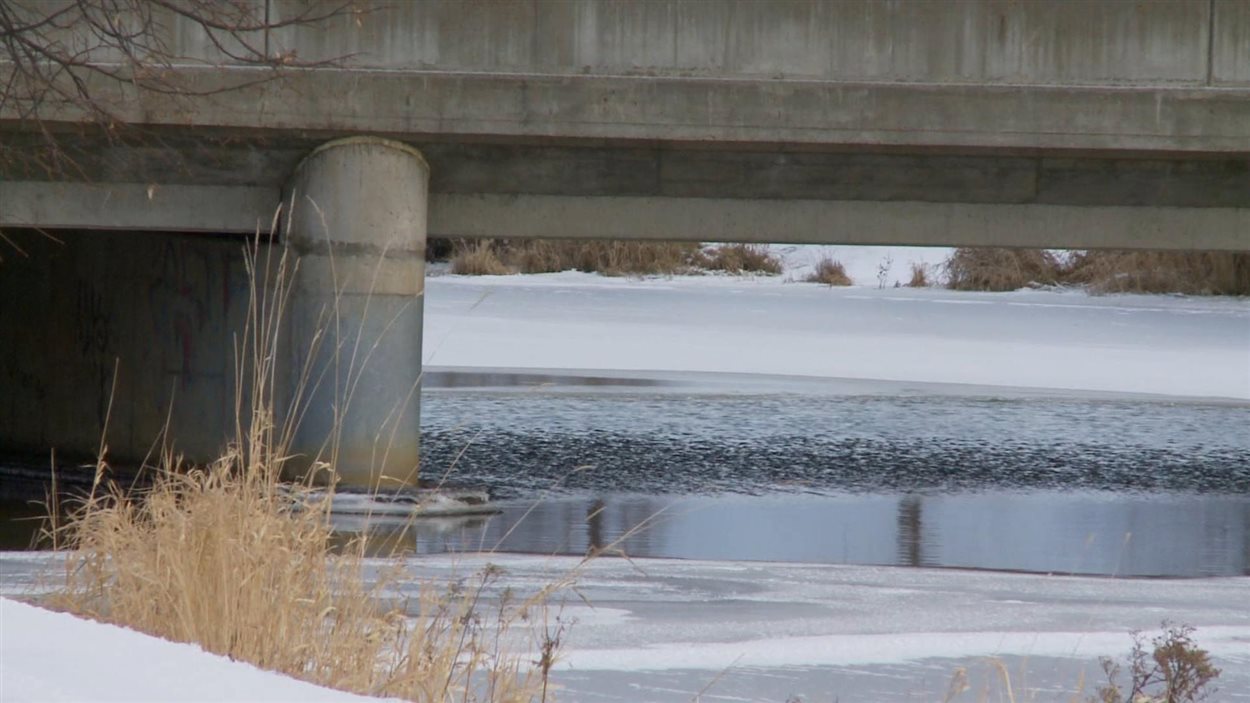 Le corps de 3 jeunes autochtones a été repêché dans la rivière McIntyre à Thunder Bay. Leur mort ainsi que celle de 4 autres jeunes venus étudier dans la ville a fait l'objet d'une longue enquête du coroner. Le corps de 3 jeunes autochtones a été repêché dans la rivière McIntyre à Thunder Bay. Leur mort ainsi que celle de 4 autres jeunes venus étudier dans la ville a fait l'objet d'une longue enquête du coroner.