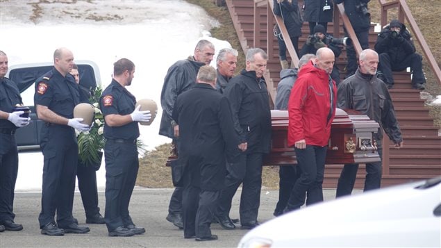 Cortège funèbre des enfants Lapierre et de leur père, Raymond, ainsi que de la conjointe de Jean Lapierre, Nicole Beaulieu. Cortège funèbre des enfants Lapierre et de leur père, Raymond, ainsi que de la conjointe de Jean Lapierre, Nicole Beaulieu.