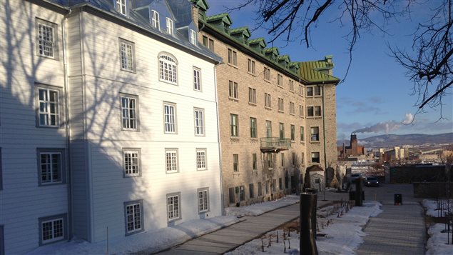 Le Monastère jouxte l'Hôtel-Dieu de Québec. Le Monastère jouxte l'Hôtel-Dieu de Québec.