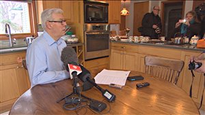 Déclarations de revenus : Selinger dévoile ses informations, Bokhari a un trou de mémoire 