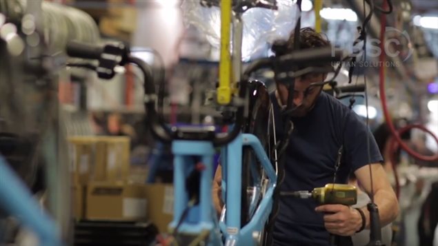 Production des vélos type Bixi dans l'usine de Devinci à Saguenay. Production des vélos type Bixi dans l'usine de Devinci à Saguenay.