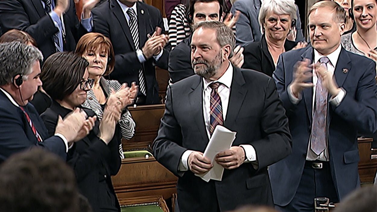 Le retour de Thomas Mulcair a été accueilli par des applaudissements à la Chambre des communes. Le retour de Thomas Mulcair a été accueilli par des applaudissements à la Chambre des communes.
