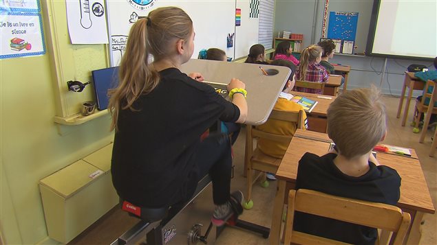 Le fameux vélo-pupitre, dans une classe de l'école Sainte-Marguerite, à Magog Le fameux vélo-pupitre, dans une classe de l'école Sainte-Marguerite, à Magog