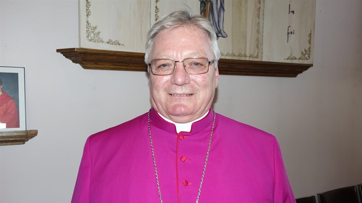 Le nouvel évêque du diocèse de Hearst et nouvel administrateur apostolique de Moosonee, Mgr Robert Bourgon. Le nouvel évêque du diocèse de Hearst et nouvel administrateur apostolique de Moosonee, Mgr Robert Bourgon.