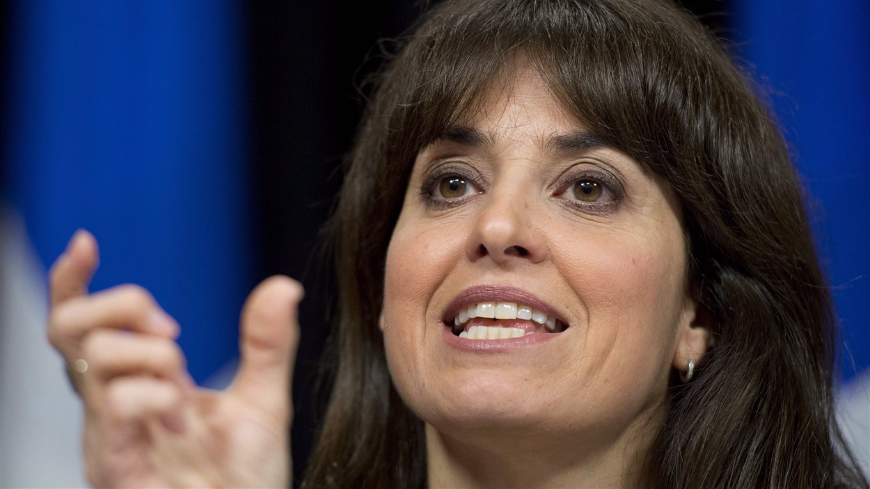 Véronique Hivon, en juin 2013, alors qu'elle était ministre au sein du gouvernement Marois Véronique Hivon, en juin 2013, alors qu'elle était ministre au sein du gouvernement Marois