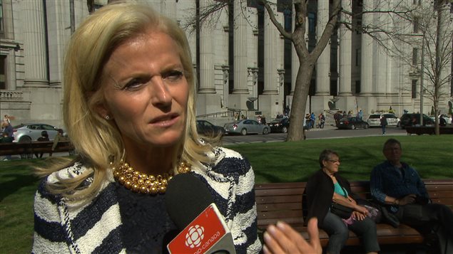 Isabelle Hudon, chef de la direction à la Financière Sun Life Québec estime que les clients attendent des entreprises qu'elles les servent en français. Isabelle Hudon, chef de la direction à la Financière Sun Life Québec estime que les clients attendent des entreprises qu'elles les servent en français.