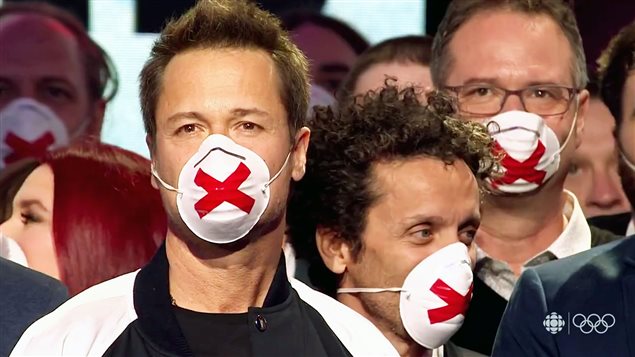 Des humoristes masqués au Gala Les Olivier Des humoristes masqués au Gala Les Olivier