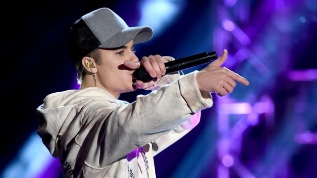 Justin Bieber aux American Music Awards, en 2015 Justin Bieber aux American Music Awards, en 2015