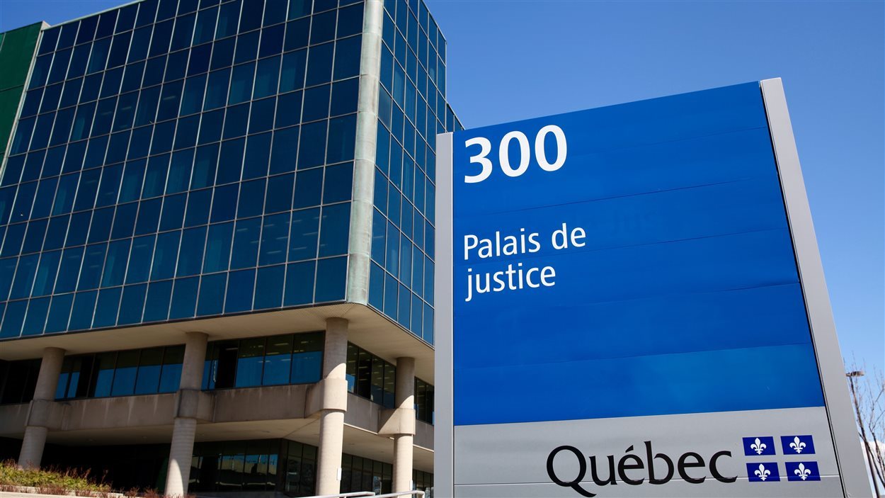 Affiche du Palais de Justice de Québec, printemps 2016 Affiche du Palais de Justice de Québec, printemps 2016