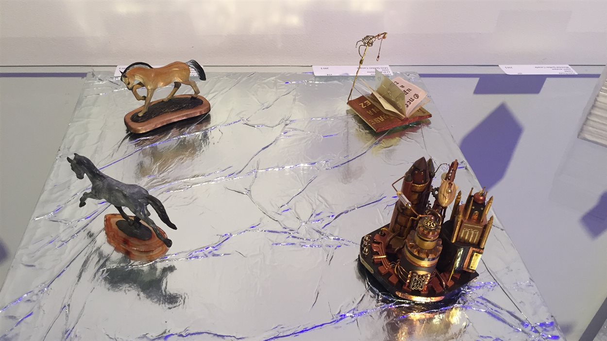 Des oeuvres miniatures exposées à la 13e BIAM Des oeuvres miniatures exposées à la 13e BIAM