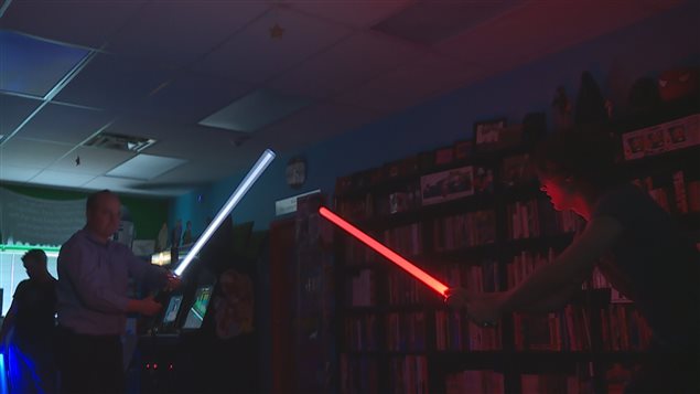Un combat au sabre laser à Halifax. Un combat au sabre laser à Halifax.