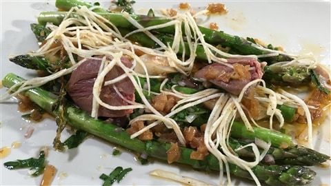 Asperges et cœurs de canard, couteau de mer en escabèche, céleri-rave Asperges et cœurs de canard, couteau de mer en escabèche, céleri-rave
