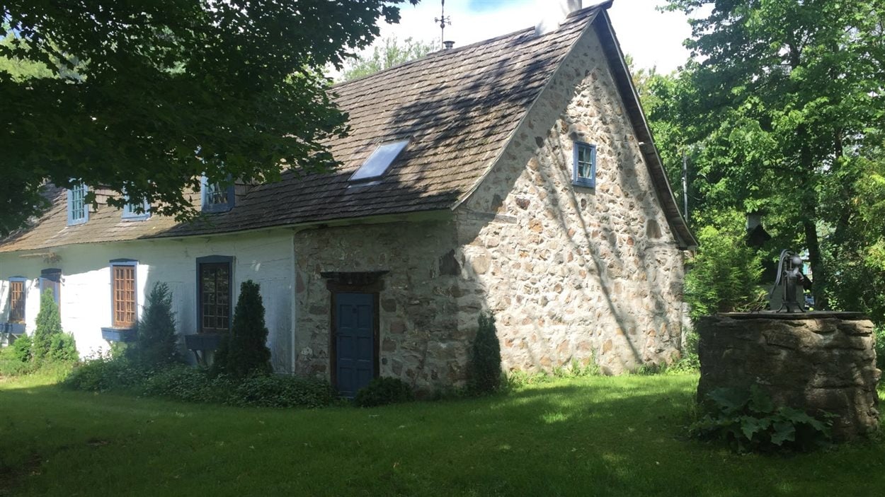 La Maison Raizenne, la plus vieille d'Oka, construite en 1721. Le film X Men, Apocalypse, y a été tourné en partie. La Maison Raizenne, la plus vieille d'Oka, construite en 1721. Le film X Men, Apocalypse, y a été tourné en partie.