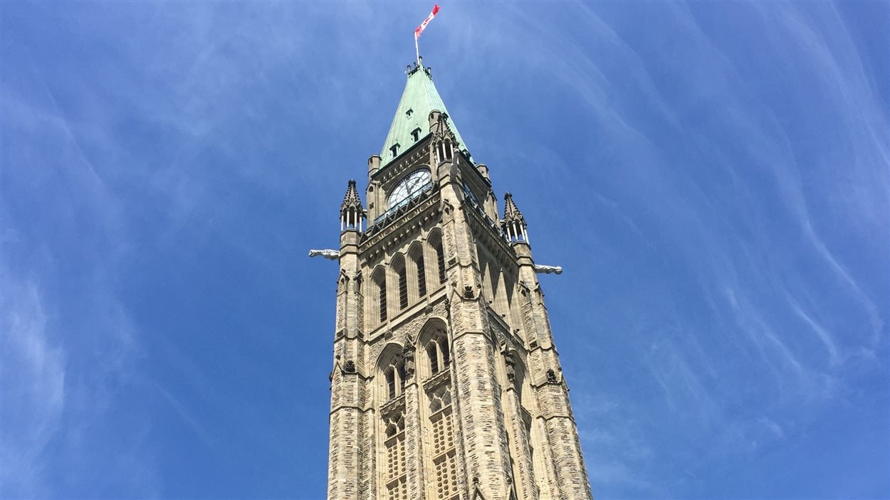 Les coulisses du pouvoir font relâche jusqu'en septembre.