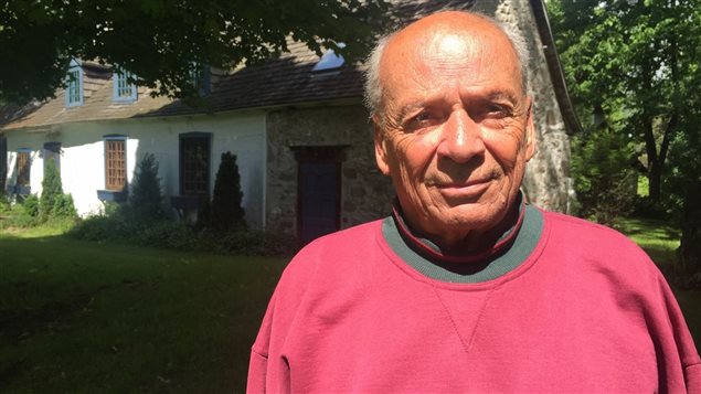 Yvon Beaupré, propriétaire de la Maison Raizenne, la plus vieille d'Oka, construite en 1721. Yvon Beaupré, propriétaire de la Maison Raizenne, la plus vieille d'Oka, construite en 1721.