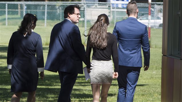 Bernard Drainville quitte la vie politique entouré des membres de sa famille. Bernard Drainville quitte la vie politique entouré des membres de sa famille.