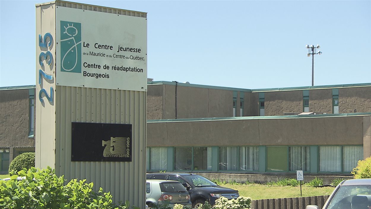 Des bains donnés par des agents d’intervention au Centre jeunesse de la