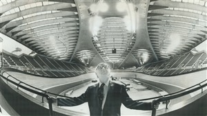 Le maire de Montréal Jean Drapeau dans le Vélodrome de Montréal en 1976