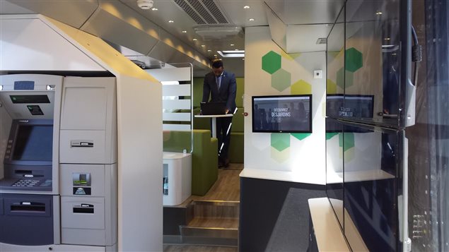 La première caisse mobile de Desjardins est un projet pilote qui s'échelonnera du mois d'août au mois de décembre. La première caisse mobile de Desjardins est un projet pilote qui s'échelonnera du mois d'août au mois de décembre.