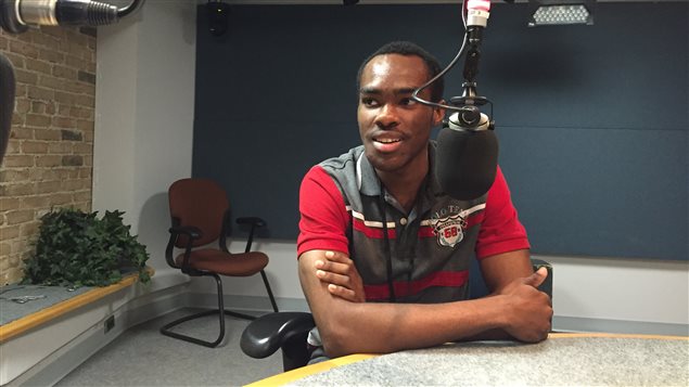 Henry Onwuchekwa, étudiant nigérian, découvre Winnipeg par la musique