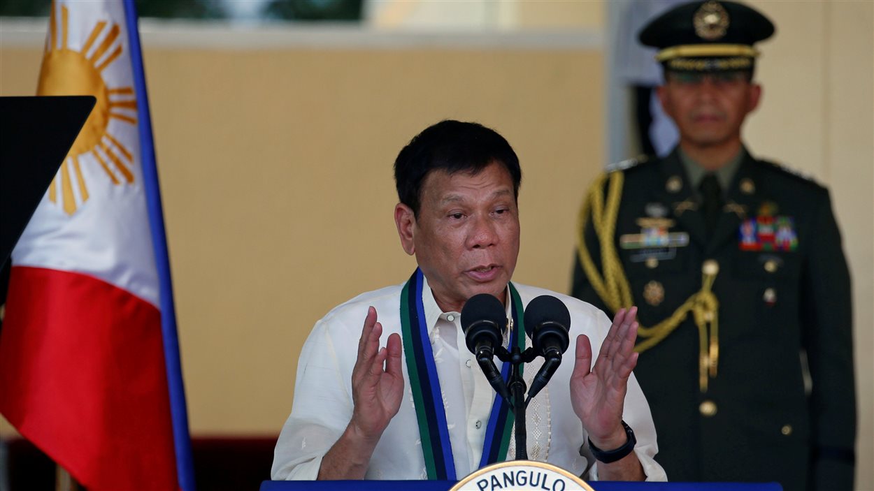 Le président des Philippines, Rodrigo Duterte, lors de son discours devant de hauts responsables militaires à Manille, le 1er juillet 2016. Le président des Philippines, Rodrigo Duterte, lors de son discours devant de hauts responsables militaires à Manille, le 1er juillet 2016.