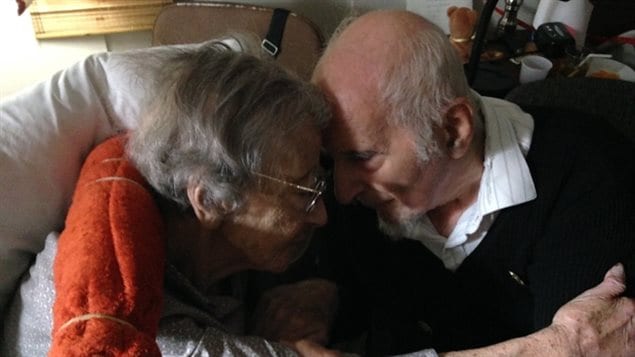 Ursula Franklin et son mari, Fred, mardi dernier à Toronto. L'ex-professeure de l'Université de Toronto s'est éteinte vendredi. Ursula Franklin et son mari, Fred, mardi dernier à Toronto. L'ex-professeure de l'Université de Toronto s'est éteinte vendredi.