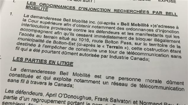 Une copie de la demande en injonction de Bell Mobilité envoyée aux opposants au projet de tour à Bolton-Est. Une copie de la demande en injonction de Bell Mobilité envoyée aux opposants au projet de tour à Bolton-Est.