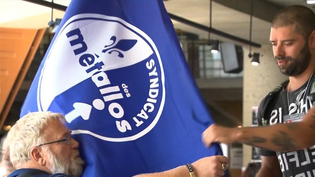 Deux membres du Syndicat des Métallos Deux membres du Syndicat des Métallos