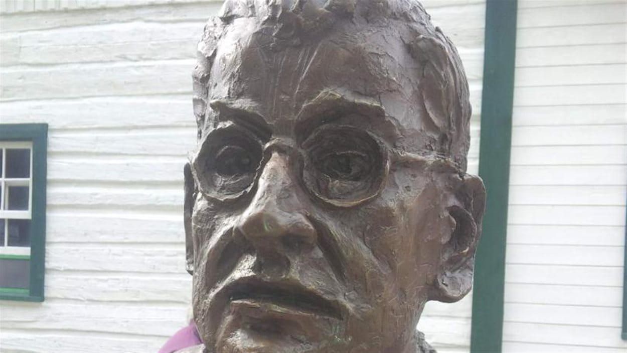 La sculpture du Frère Moffet dévoilée à Ville-Marie La sculpture du Frère Moffet dévoilée à Ville-Marie