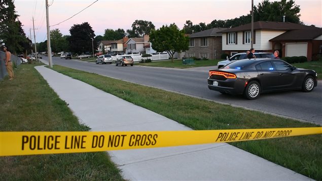 Opération policière à Strathroy, en Ontario Opération policière à Strathroy, en Ontario