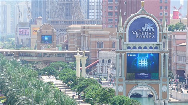 Le gouvernement de Macao tente d’attirer un nouveau type de tourisme, plus orienté vers le divertissement que le jeu. Le gouvernement de Macao tente d’attirer un nouveau type de tourisme, plus orienté vers le divertissement que le jeu.