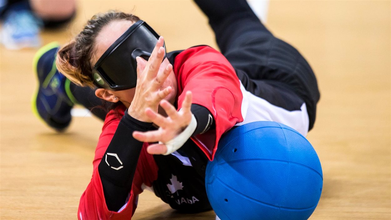 L'équipe canadienne de goalball féminin remporte un premier match. L'équipe canadienne de goalball féminin remporte un premier match.