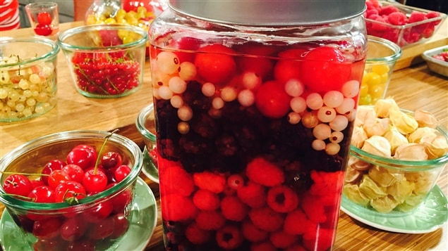 Confiture de vieux garçon, contenant des fruits divers et de l'alcool