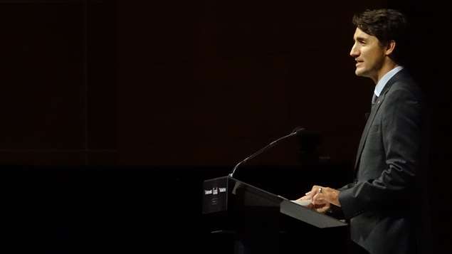 Discours de fermeture Trudeau, fond mondial. Discours de fermeture Trudeau, fond mondial.