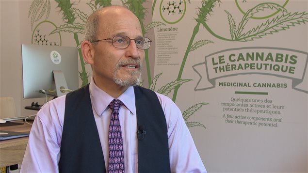 Le docteur Michael Dworkind, directeur médical de la clinique Santé Cannabis à Montréal Le docteur Michael Dworkind, directeur médical de la clinique Santé Cannabis à Montréal