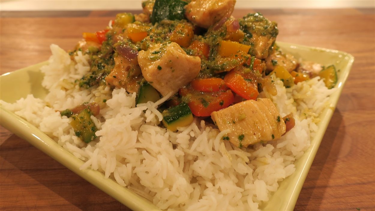 Sauté de poulet façon thaïe au cari vert et lait de coco Marina Orsini ICI RadioCanada.ca