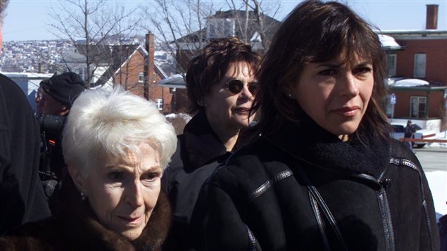 Janine Sutto avec sa fille Mireille Deyglun aux funérailles du comédien Jean Besré en 2001. Janine Sutto avec sa fille Mireille Deyglun aux funérailles du comédien Jean Besré en 2001.